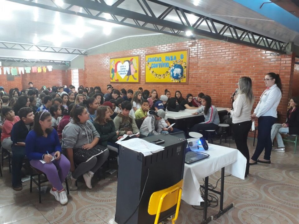 Cinema da Prevenção na Escola Dom José Coutinho em Sarandi (RS)