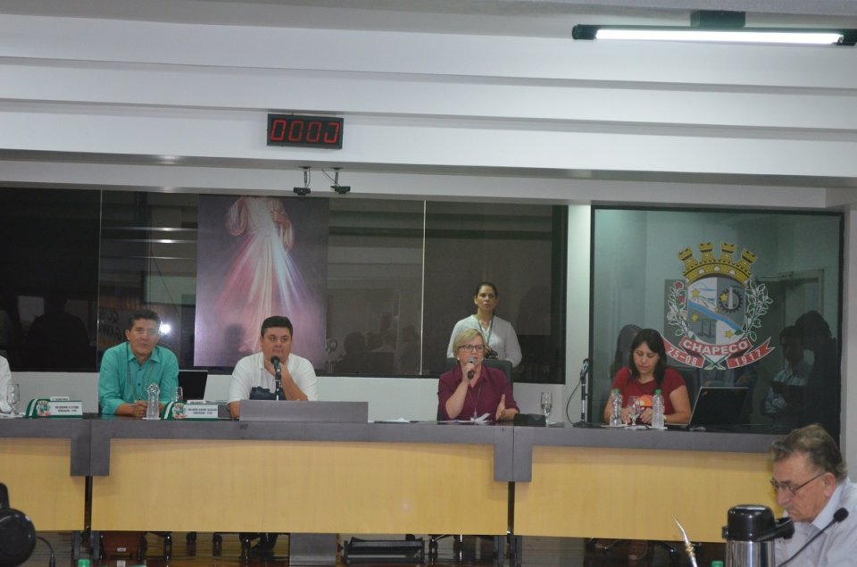 Fundação Aury Luiz Bodanese em sessão na Câmara de Vereadores de Chapecó (SC)