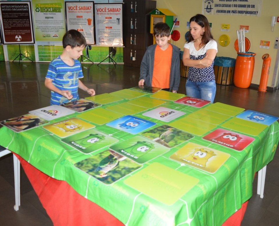 Roda de Leitura e A Turminha da Reciclagem na Cooperalfa em Chapecó (SC)
