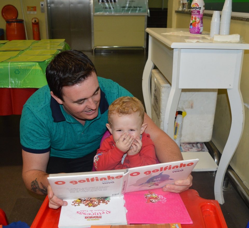 Roda de Leitura e A Turminha da Reciclagem na Cooperalfa em Chapecó (SC)