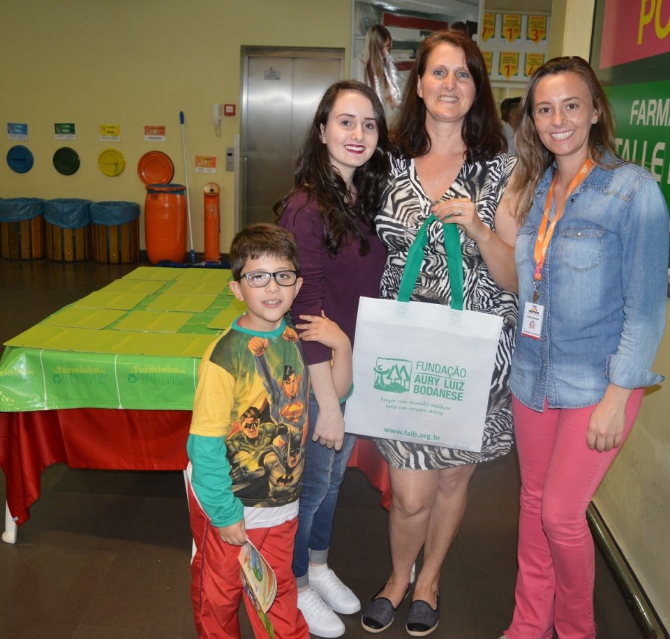 Roda de Leitura e A Turminha da Reciclagem na Cooperalfa em Chapecó (SC)