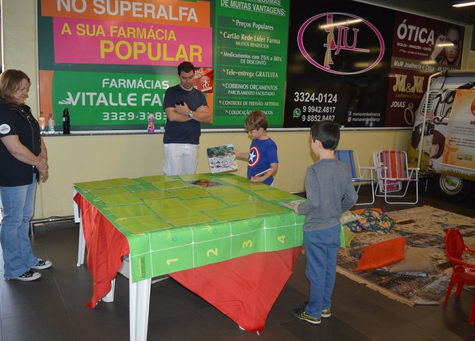 Roda de Leitura e A Turminha da Reciclagem na Cooperalfa em Chapecó (SC)