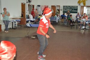 Voluntários do programa Amigo Energia participam do Natal FCD