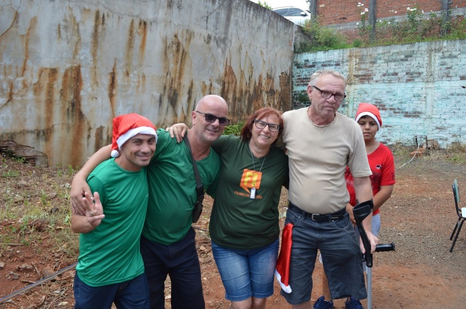 Voluntários do programa Amigo Energia participam do Natal FCD