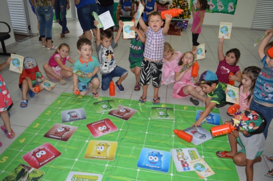 A Turminha da Reciclaglem no natal do CEIM