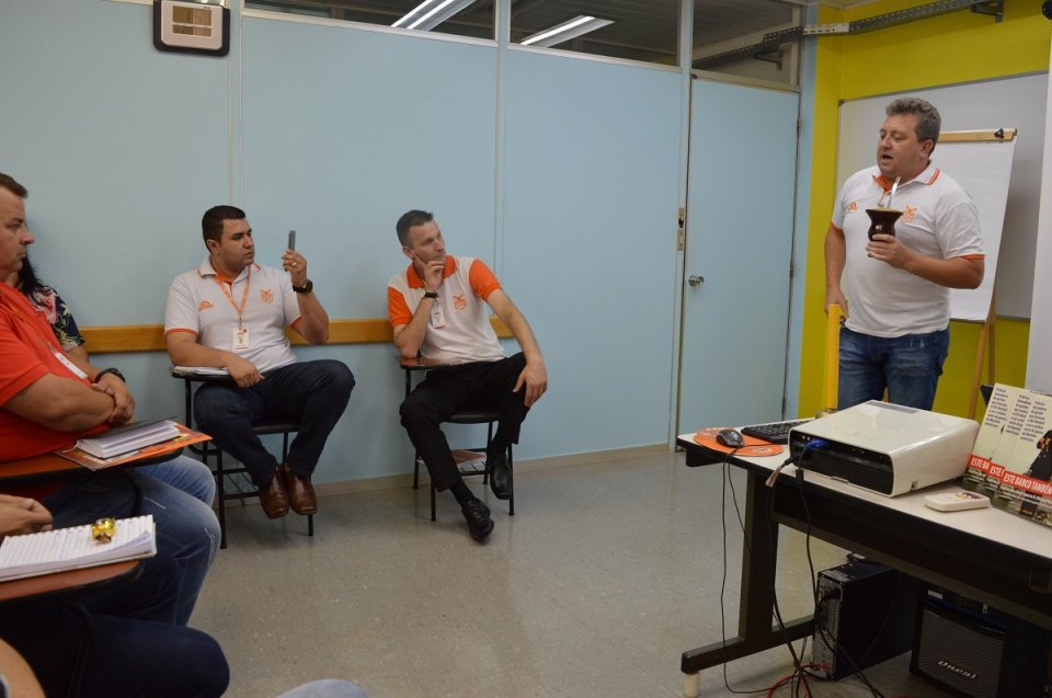 Filial de Vendas da Aurora em Chapecó (SC) recebe o programa Roda de Leitura