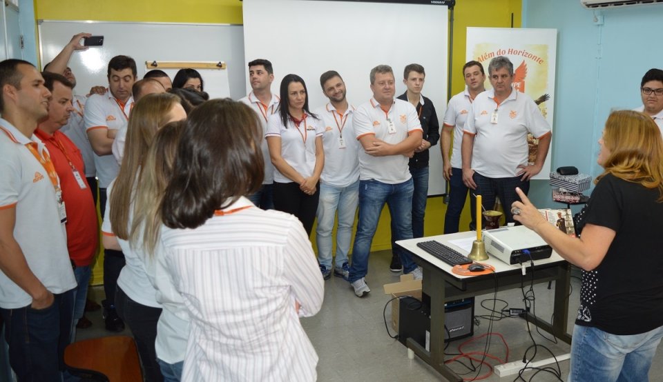 Filial de Vendas da Aurora em Chapecó (SC) recebe o programa Roda de Leitura