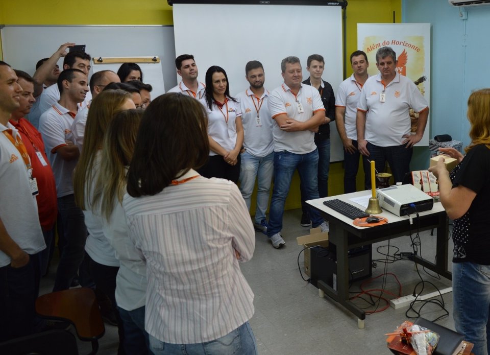 Filial de Vendas da Aurora em Chapecó (SC) recebe o programa Roda de Leitura