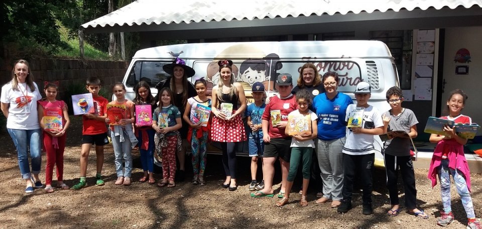 Contação de histórias com o programa Roda de Leitura em Guatambu (SC)