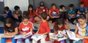 Contação de histórias com o programa Roda de Leitura em Guatambu (SC)
