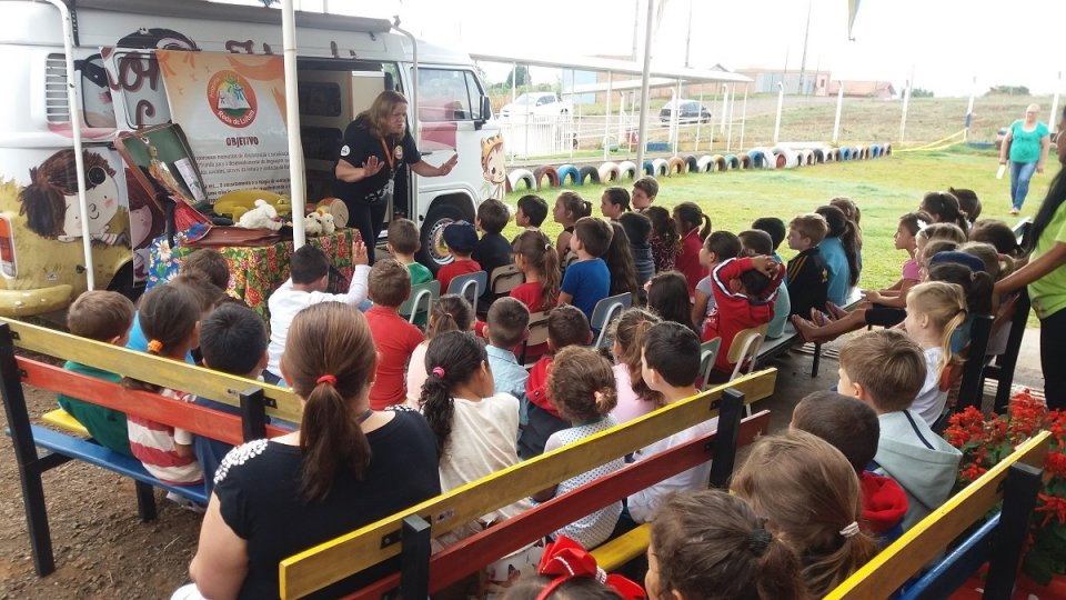 Contação de histórias com o programa Roda de Leitura em Guatambu (SC)