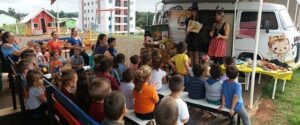 Contação de histórias com o programa Roda de Leitura em Guatambu (SC)
