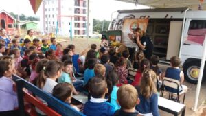 Contação de histórias com o programa Roda de Leitura em Guatambu (SC)