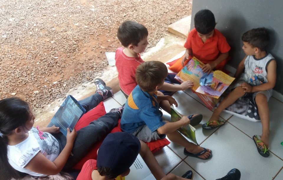 Contação de histórias com o programa Roda de Leitura em Guatambu (SC)