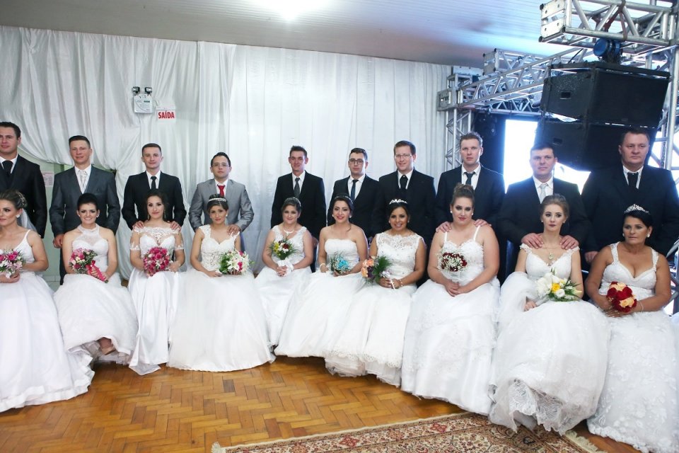 Fundação Aury Luiz Bodanese promove segundo Casamento Cooperado em Pinhalzinho (SC)