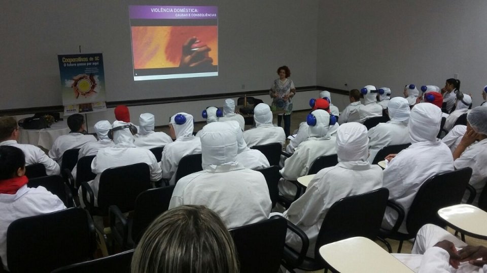 Violência doméstica em debate nas unidades da Aurora Alimentos