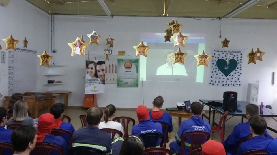 Violência doméstica em debate nas unidades da Aurora Alimentos