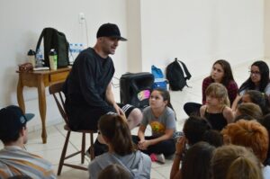 Workshop de dança com os alunos do programa Vozes do Corpo