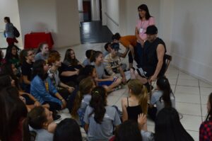Workshop de dança com os alunos do programa Vozes do Corpo