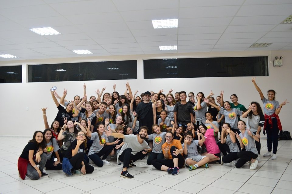 Workshop de dança com os alunos do programa Vozes do Corpo