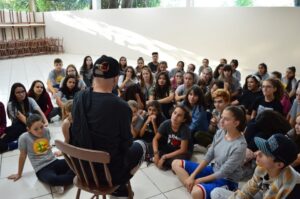 Workshop de dança com os alunos do programa Vozes do Corpo