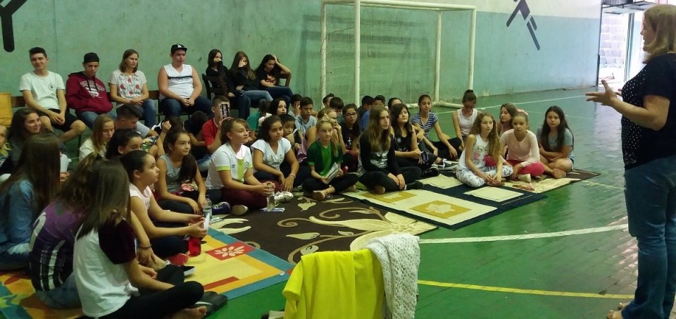 Programa Roda de Leitura contribui para o desenvolvimento da linguagem oral e escrita dos ouvintes