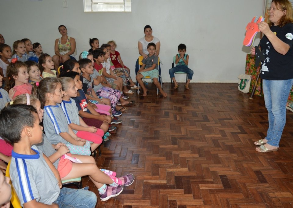 Programa Roda de Leitura contribui para o desenvolvimento da linguagem oral e escrita dos ouvintes