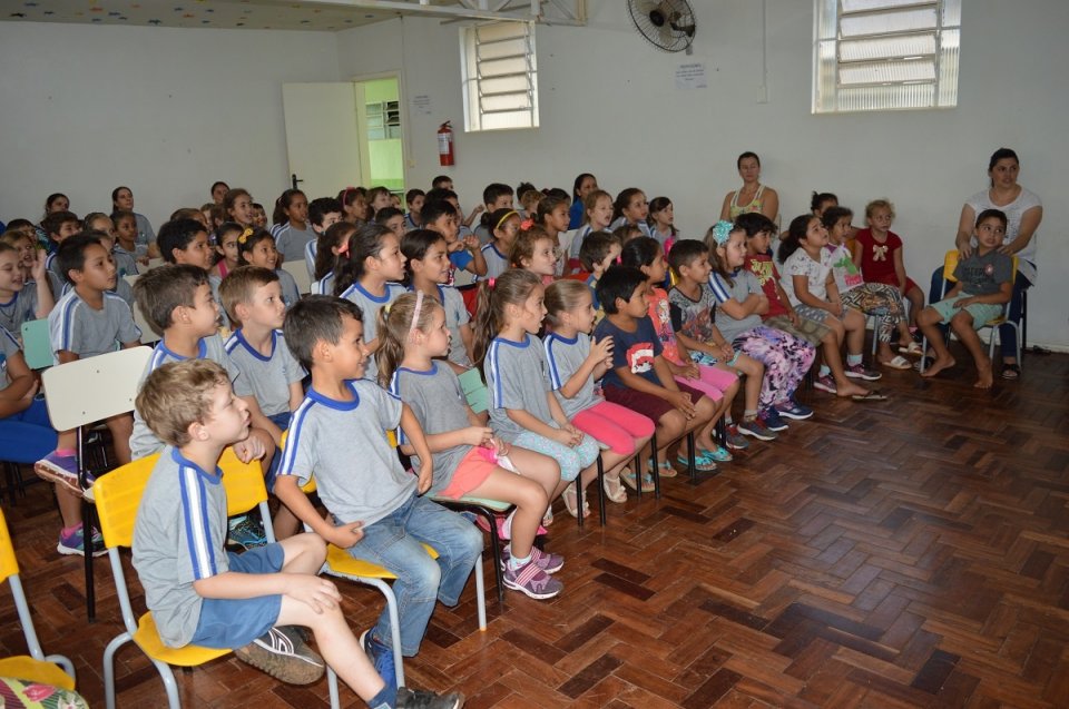 Programa Roda de Leitura contribui para o desenvolvimento da linguagem oral e escrita dos ouvintes