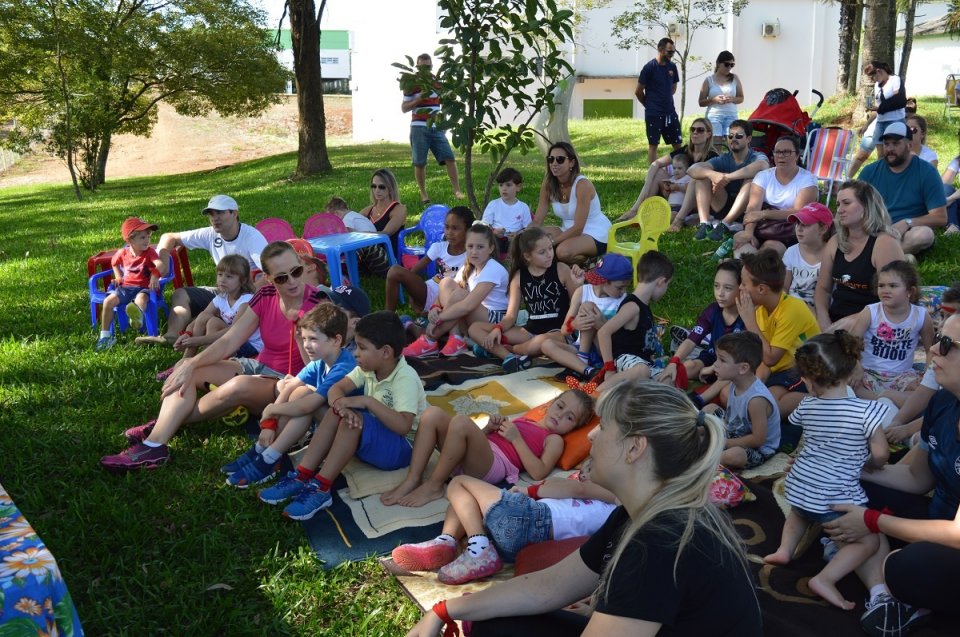 Programa Roda de Leitura contribui para o desenvolvimento da linguagem oral e escrita dos ouvintes