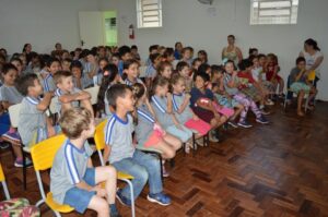 Programa Roda de Leitura contribui para o desenvolvimento da linguagem oral e escrita dos ouvintes