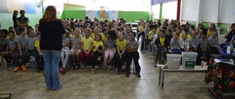 Programa Roda de Leitura leva contação de histórias, leitura e socialização a espaços