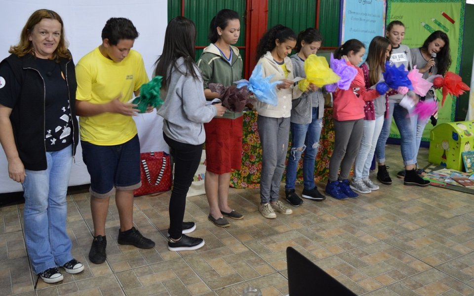 Programa Roda de Leitura leva contação de histórias, leitura e socialização a espaços