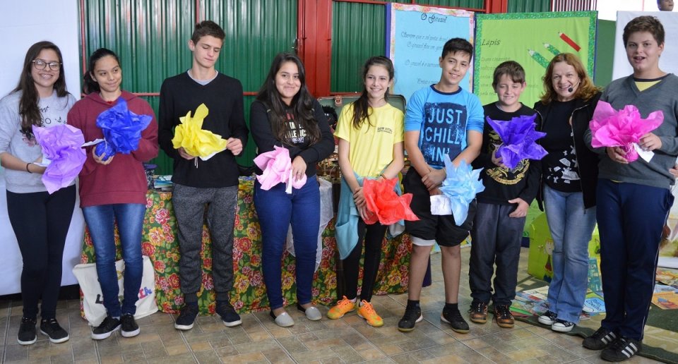 Programa Roda de Leitura leva contação de histórias, leitura e socialização a espaços