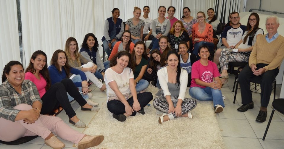 Programa Roda de Leitura leva contação de histórias, leitura e socialização a espaços