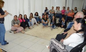 Programa Roda de Leitura leva contação de histórias, leitura e socialização a espaços