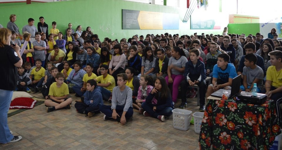 Programa Roda de Leitura leva contação de histórias, leitura e socialização a espaços