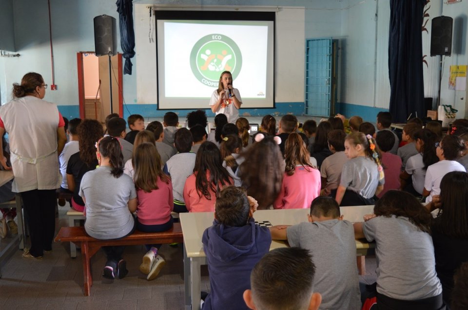 Educação ambiental com o programa Eco Cooperação