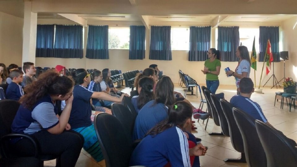 Multiplicadores do Programa Eco Cooperação participam de treinamento de reciclagem