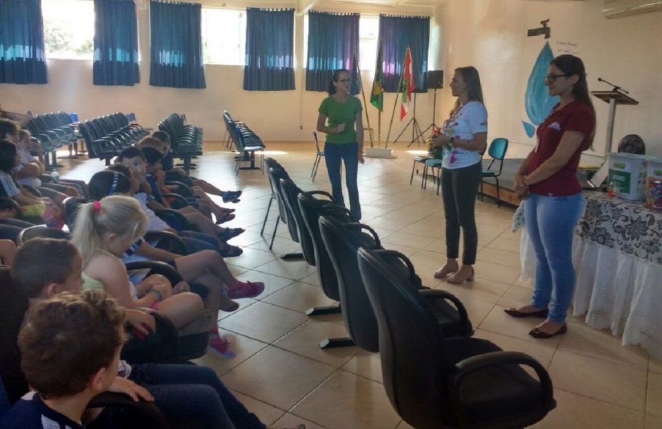 Multiplicadores do Programa Eco Cooperação participam de treinamento de reciclagem