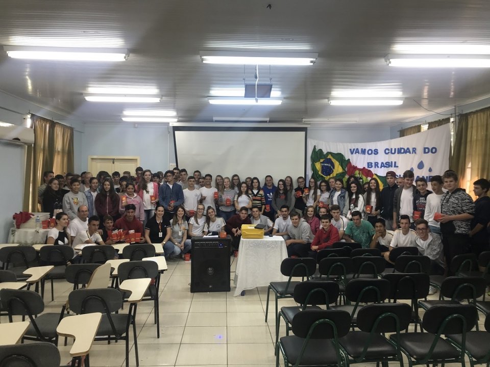 Cinema da Prevenção na Escola Hermínio Heusi da Silva em Romelândia (SC)
