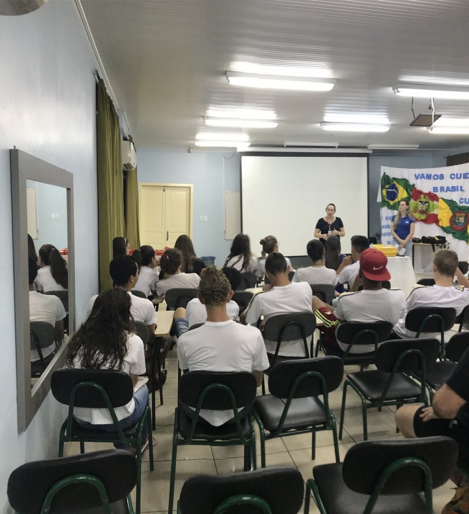 Cinema da Prevenção na Escola Hermínio Heusi da Silva em Romelândia (SC)