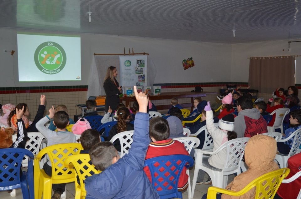 Programa Eco Cooperação promovendo a educação ambiental