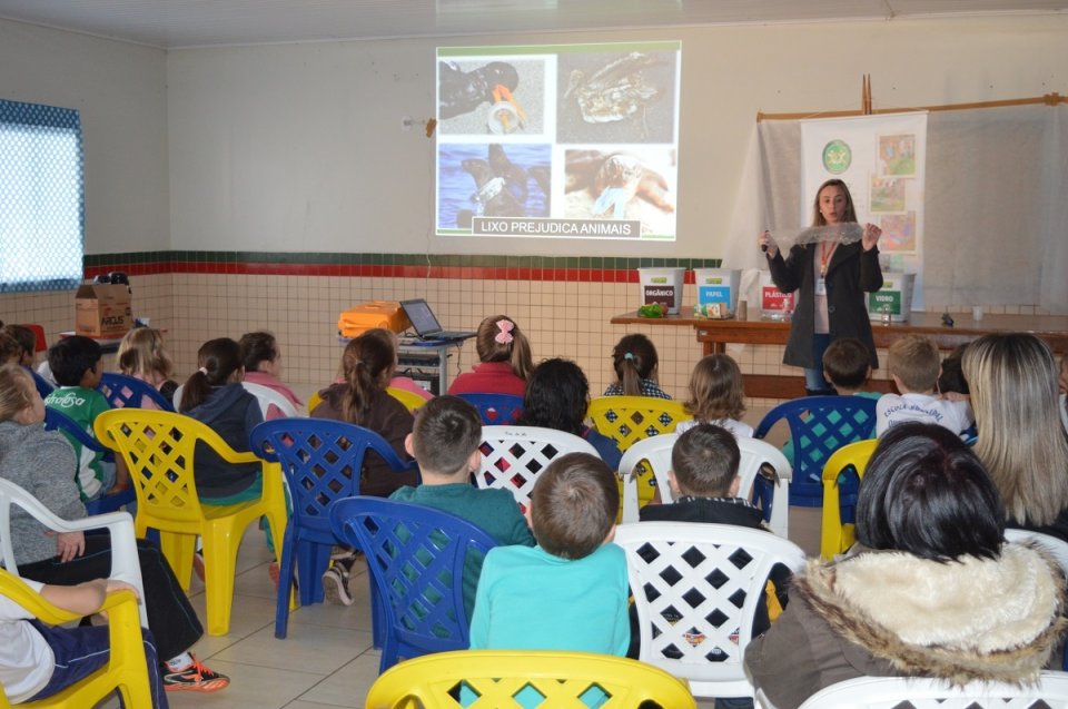 Programa Eco Cooperação promovendo a educação ambiental