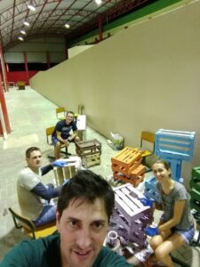 Voluntários auxiliam na organização da nova biblioteca de Escola em São Miguel do Oeste (SC)