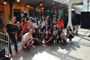 Alunos do Grupo Vozes do Corpo participam de festival de dança em Curitiba (PR)