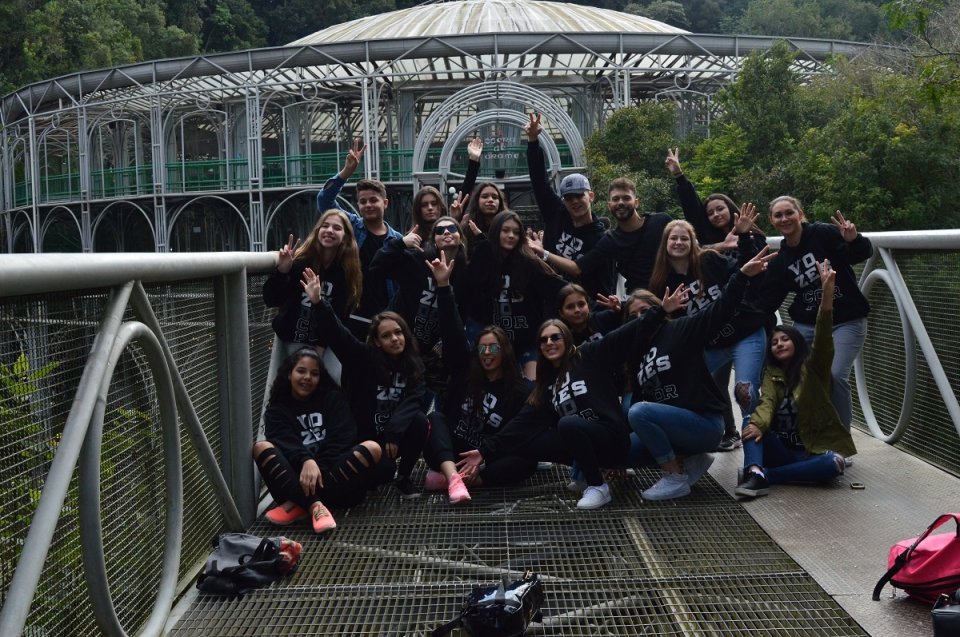 Alunos do Grupo Vozes do Corpo participam de festival de dança em Curitiba (PR)