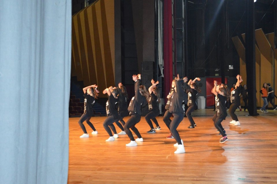 Alunos do Grupo Vozes do Corpo participam de festival de dança em Curitiba (PR)