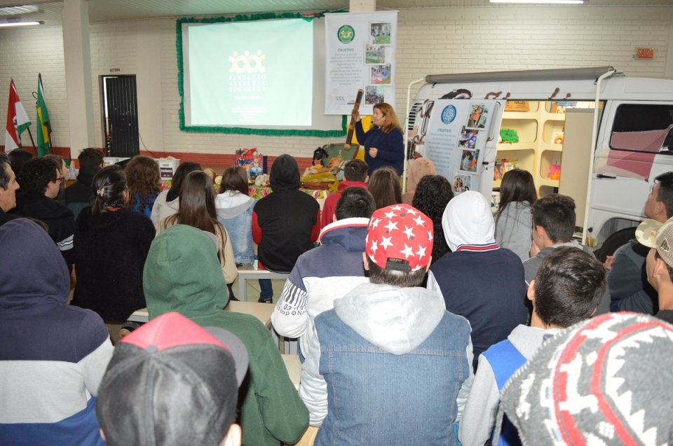 Incentivo à leitura e à preservação ambiental com os programas da FALB