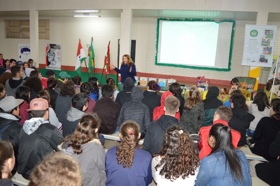Incentivo à leitura e à preservação ambiental com os programas da FALB