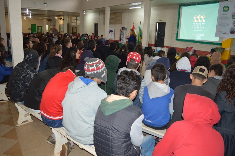 Incentivo à leitura e à preservação ambiental com os programas da FALB